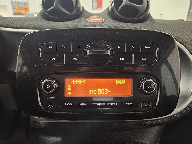 Used 2017 smart fortwo Prime RWD image 29
