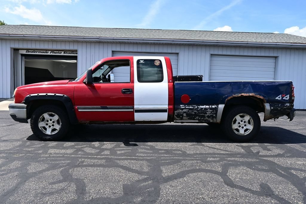 Used 2005 Chevrolet Silverado 1500 LS w/ Light Duty Power Package AWD/4WD image 9