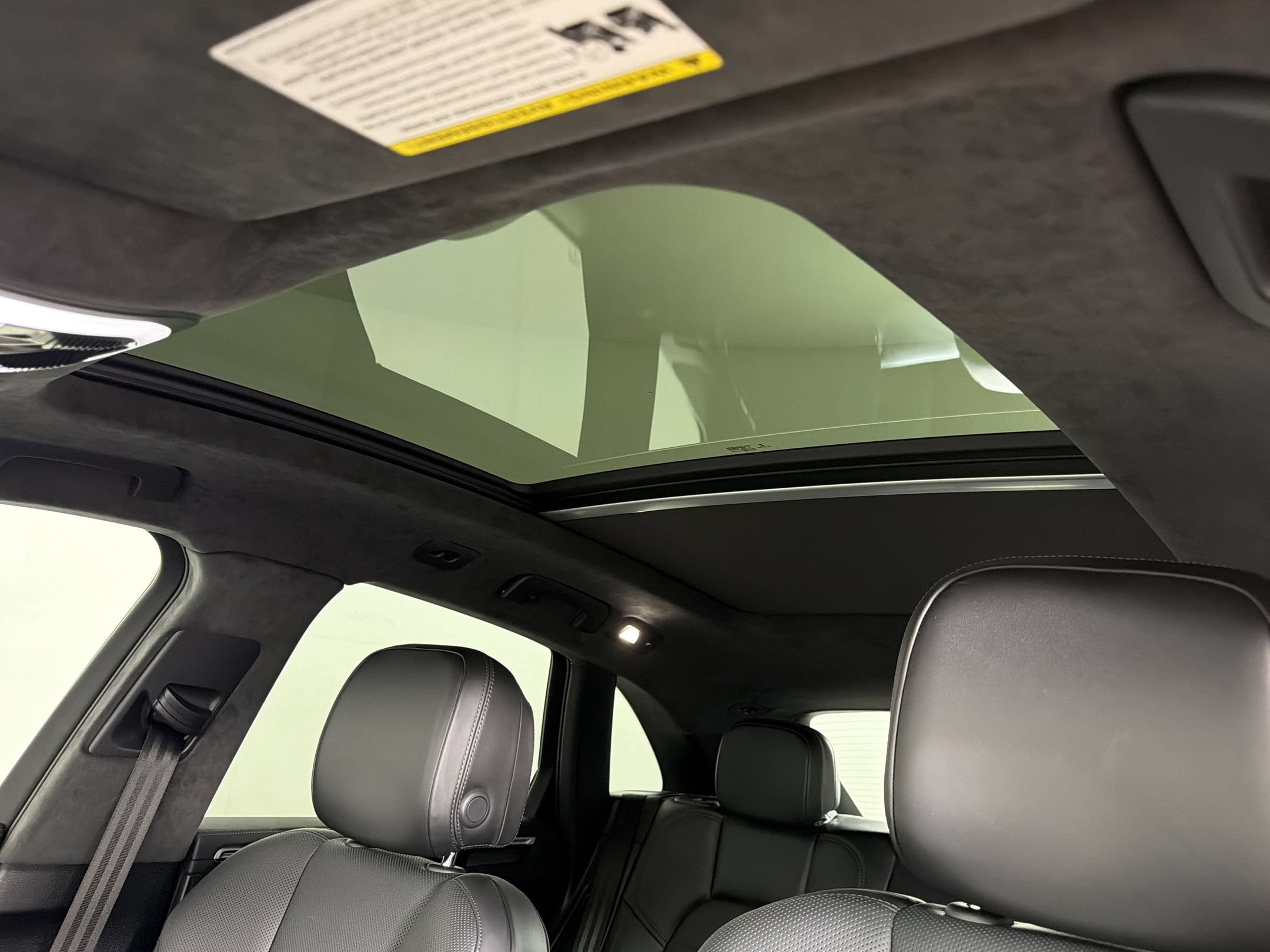 Certified 2020 Porsche Macan Turbo AWD/4WD image 22