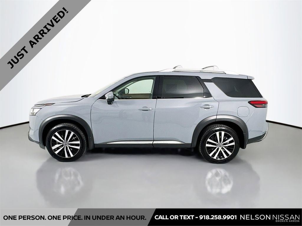 Used 2024 Nissan Pathfinder Platinum w/ Cargo Package image 8