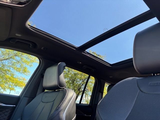 Used 2024 Jeep Grand Cherokee Summit AWD/4WD image 22