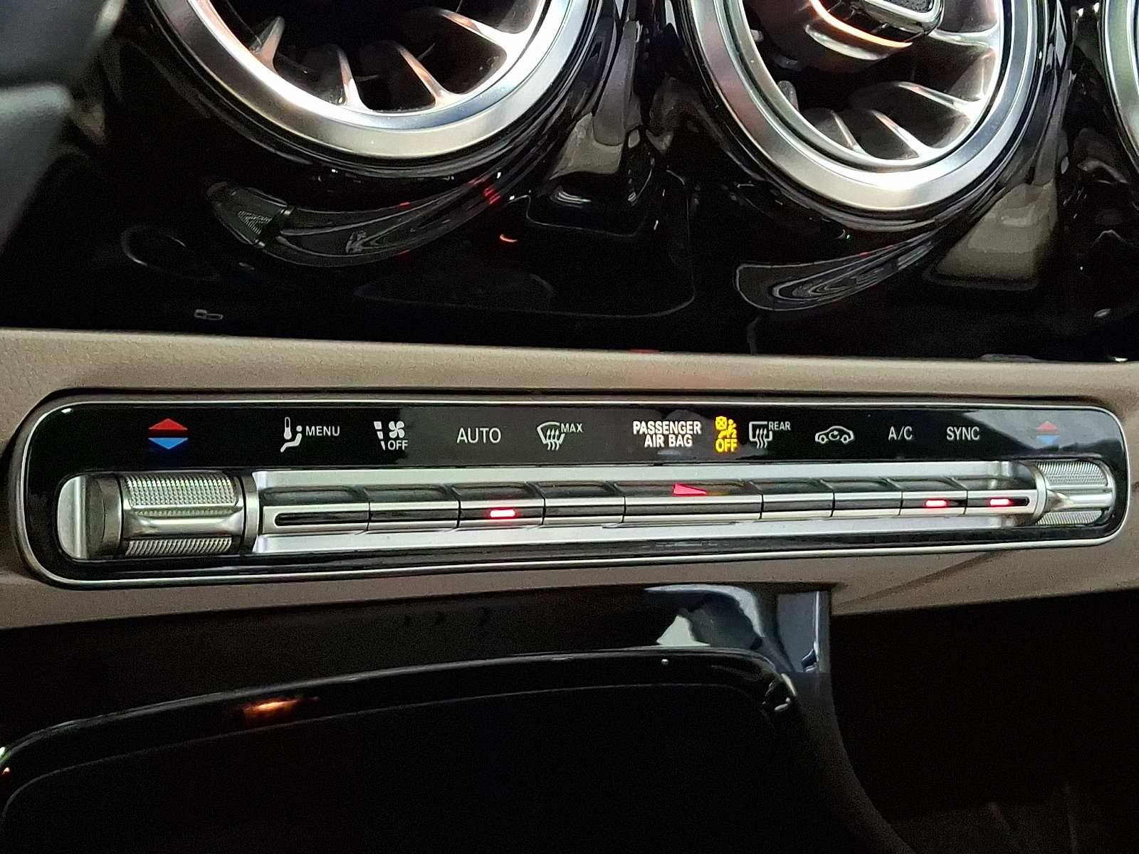 Used 2023 Mercedes-Benz CLA 250 4MATIC image 14