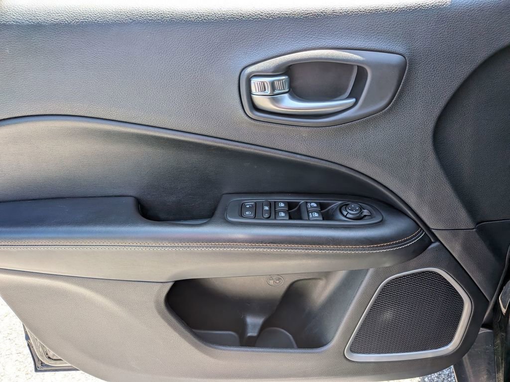 Used 2019 Jeep Compass Latitude FWD image 28