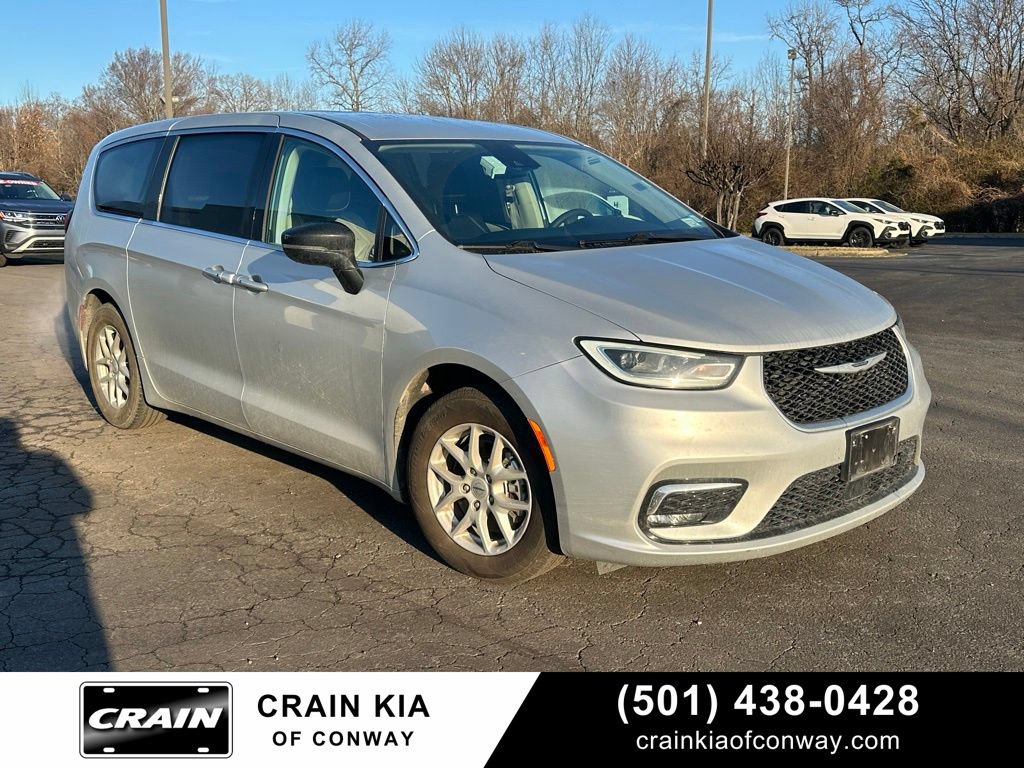 Used 2024 Chrysler Pacifica Touring-L FWD video 1