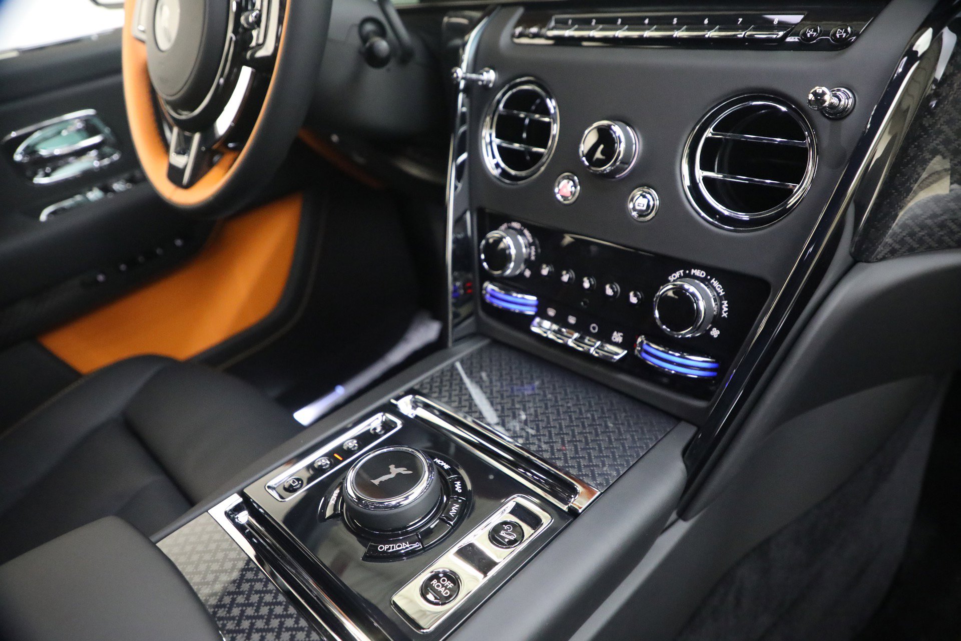 Certified 2026 Rolls-Royce Cullinan Black Badge image 33