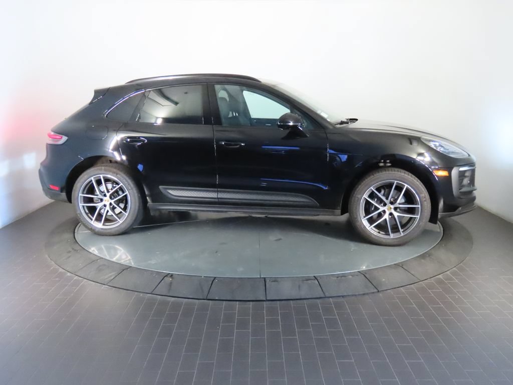 Certified 2026 Porsche Macan AWD/4WD image 8