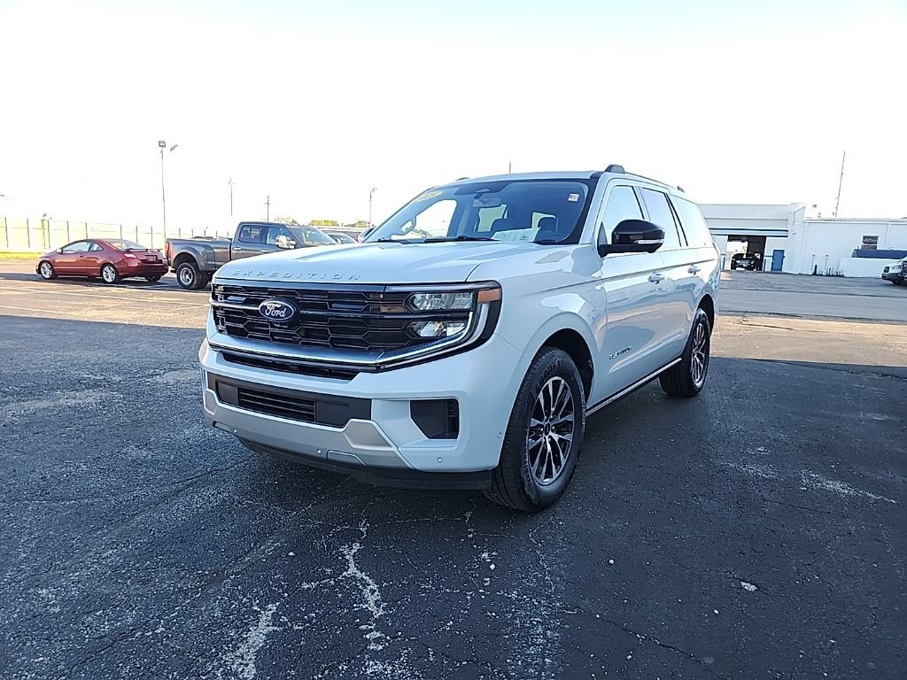 Used 2025 Ford Expedition Platinum AWD/4WD image 10