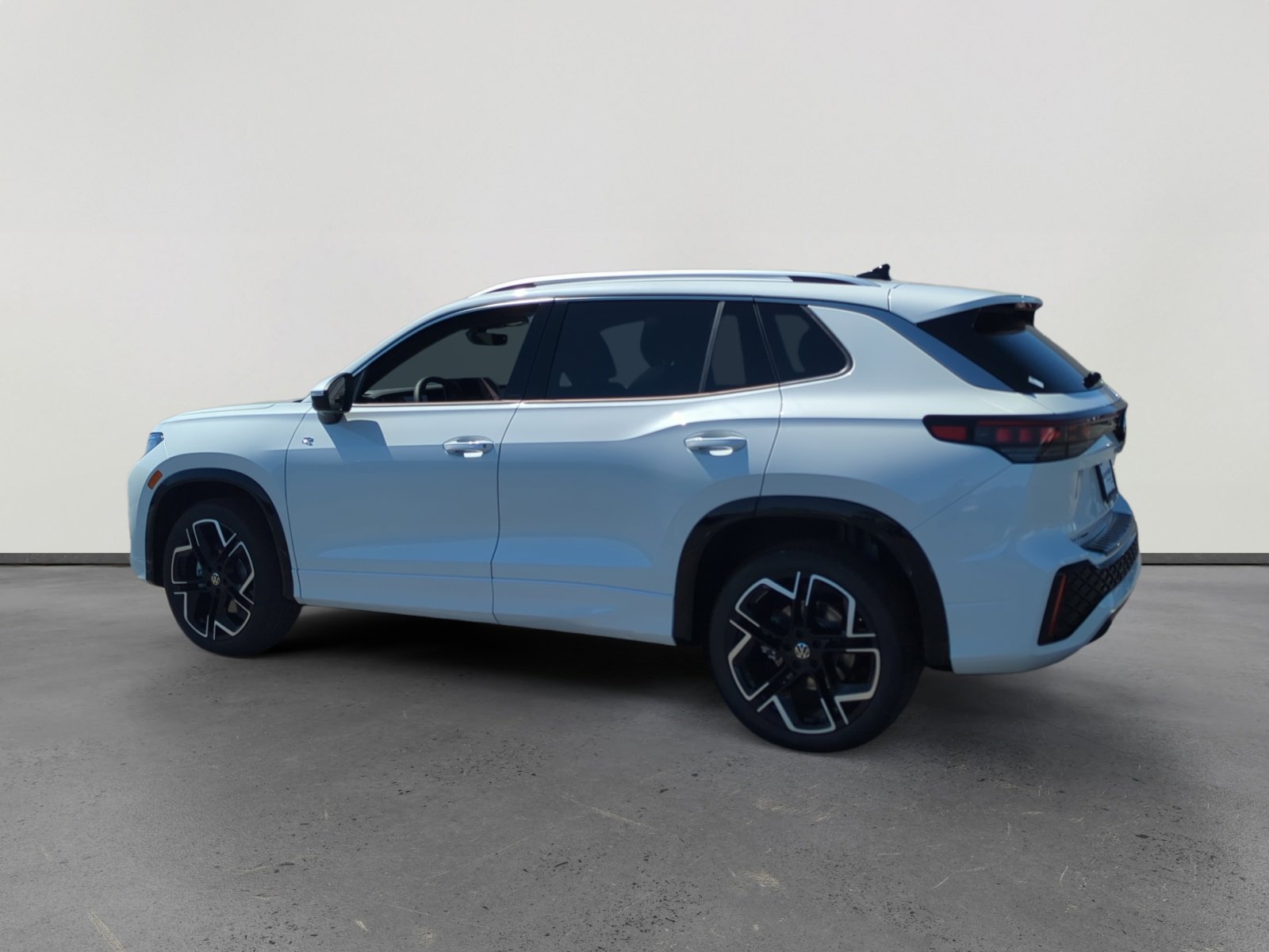 New 2026 Volkswagen Tiguan SEL R-Line image 3