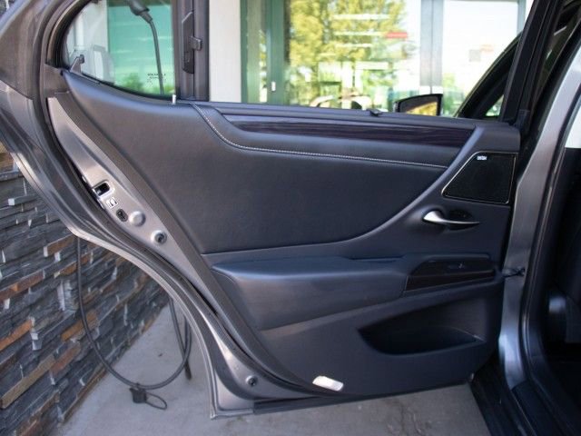 Used 2019 Lexus ES 350 Ultra Luxury w/ Accessory Package image 21