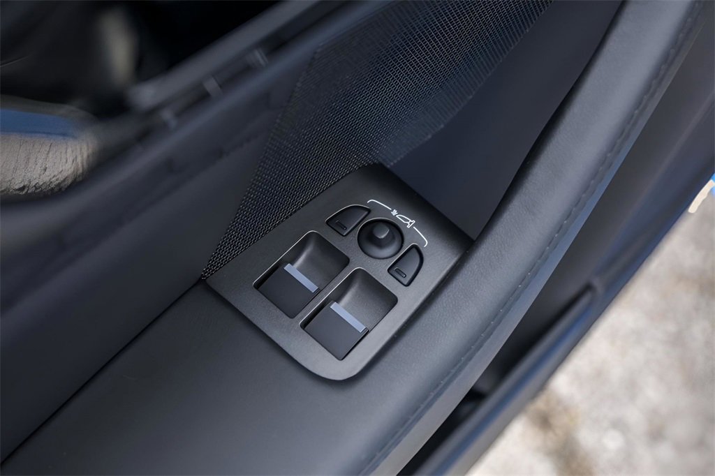 Used 2023 Jaguar F-TYPE R image 23