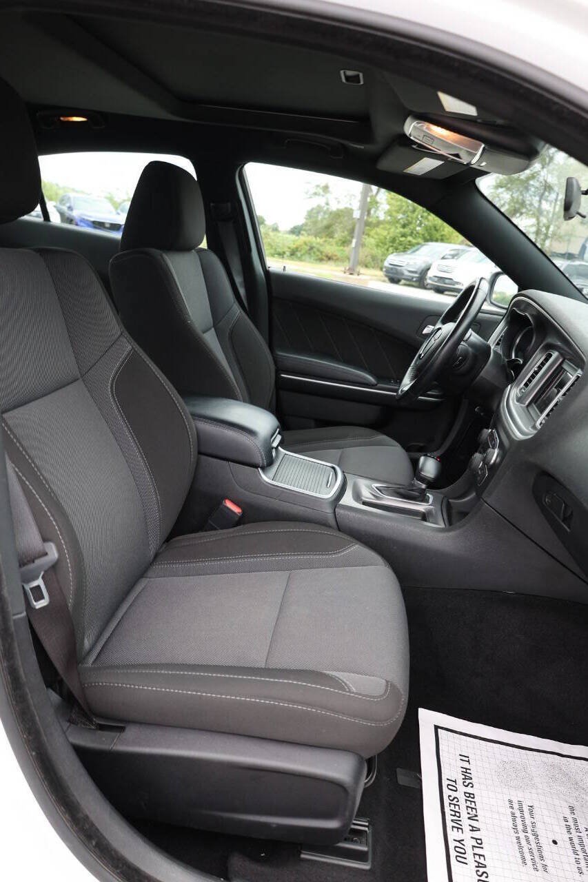 Used 2022 Dodge Charger SXT w/ Driver Convenience Group RWD image 15