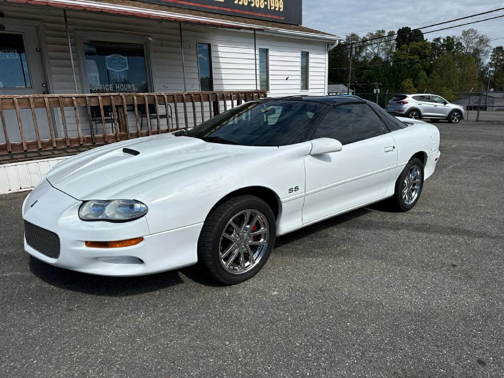 Used 2000 Chevrolet Camaro Z28 w/ SS Performance/Appearance Pkg image 2
