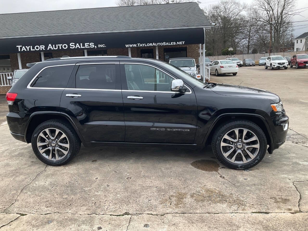 Used 2017 Jeep Grand Cherokee Overland RWD image 2