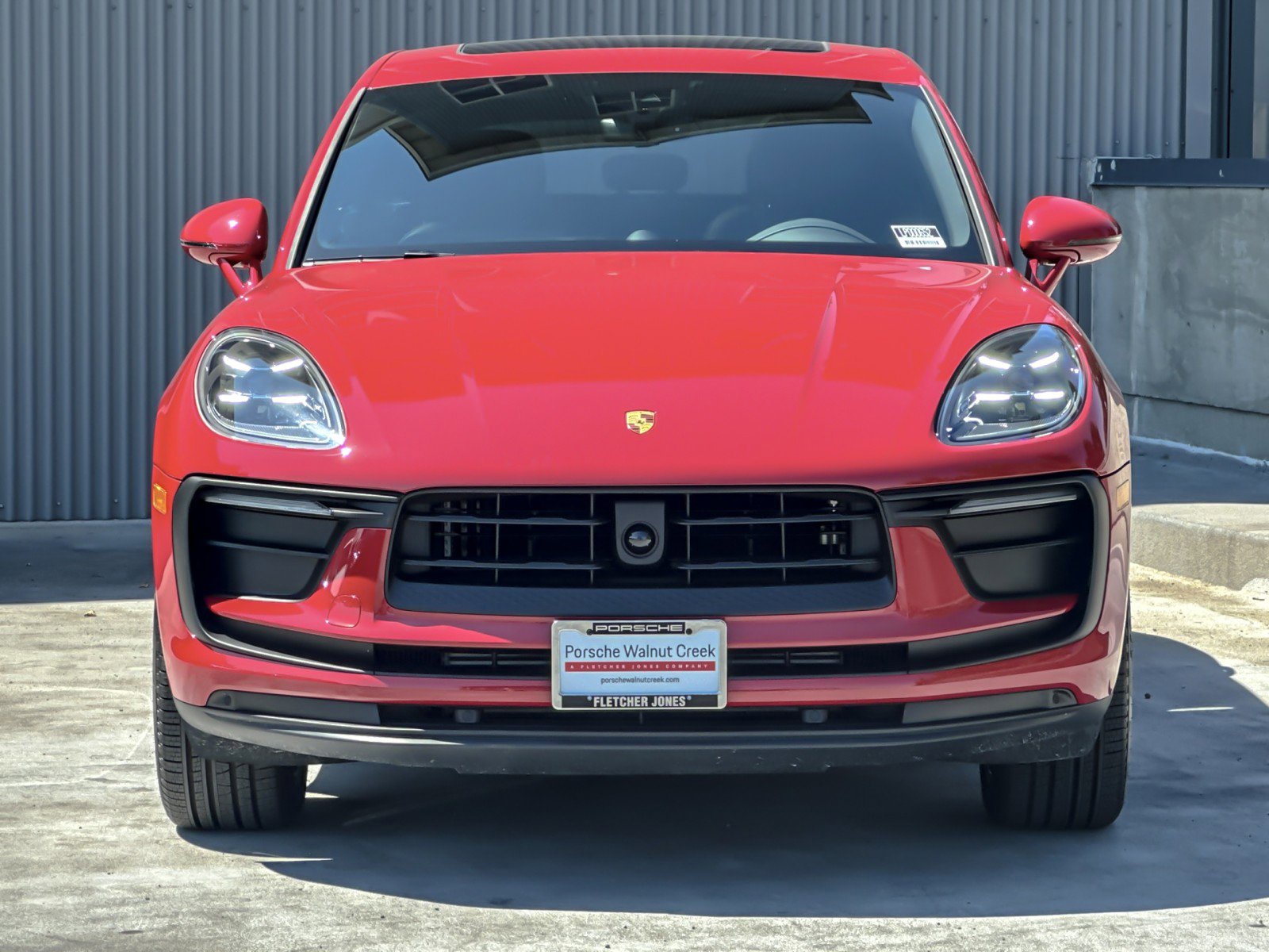 Certified 2025 Porsche Macan image 11