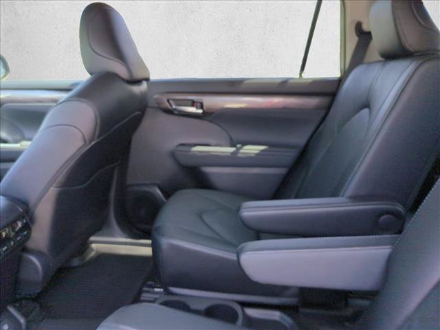 New 2026 Toyota Highlander Platinum AWD/4WD image 15