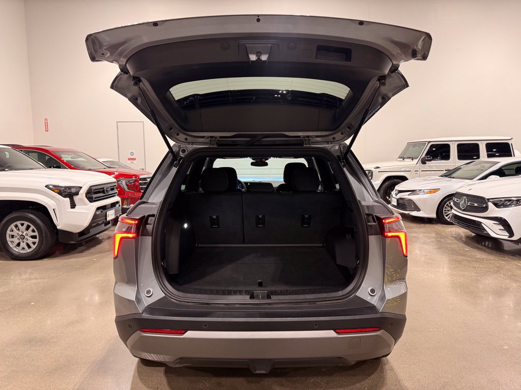 Used 2026 Chevrolet Equinox LT AWD/4WD image 9