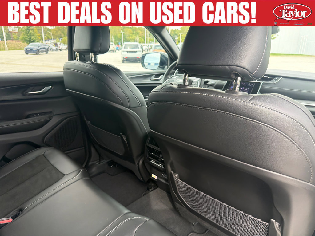 Used 2025 Jeep Grand Cherokee Altitude w/ Trailer Tow Package AWD/4WD image 32