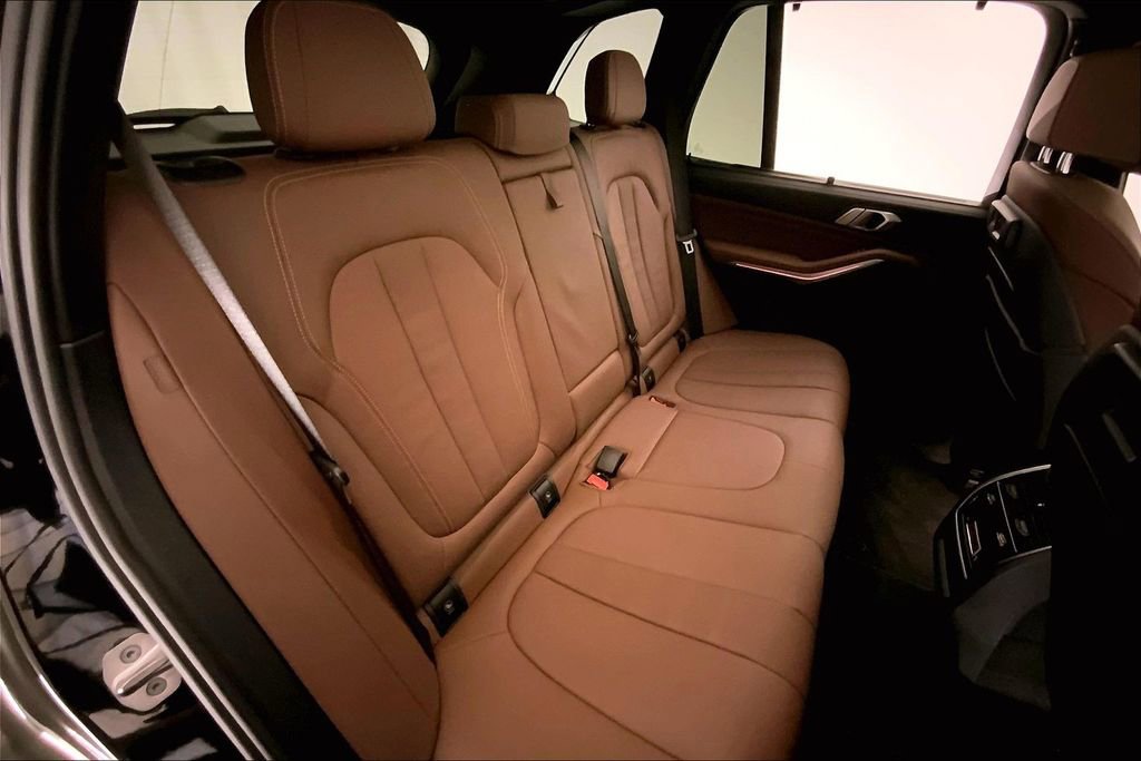 Used 2022 BMW X5 xDrive40i w/ M Sport Package AWD/4WD image 15