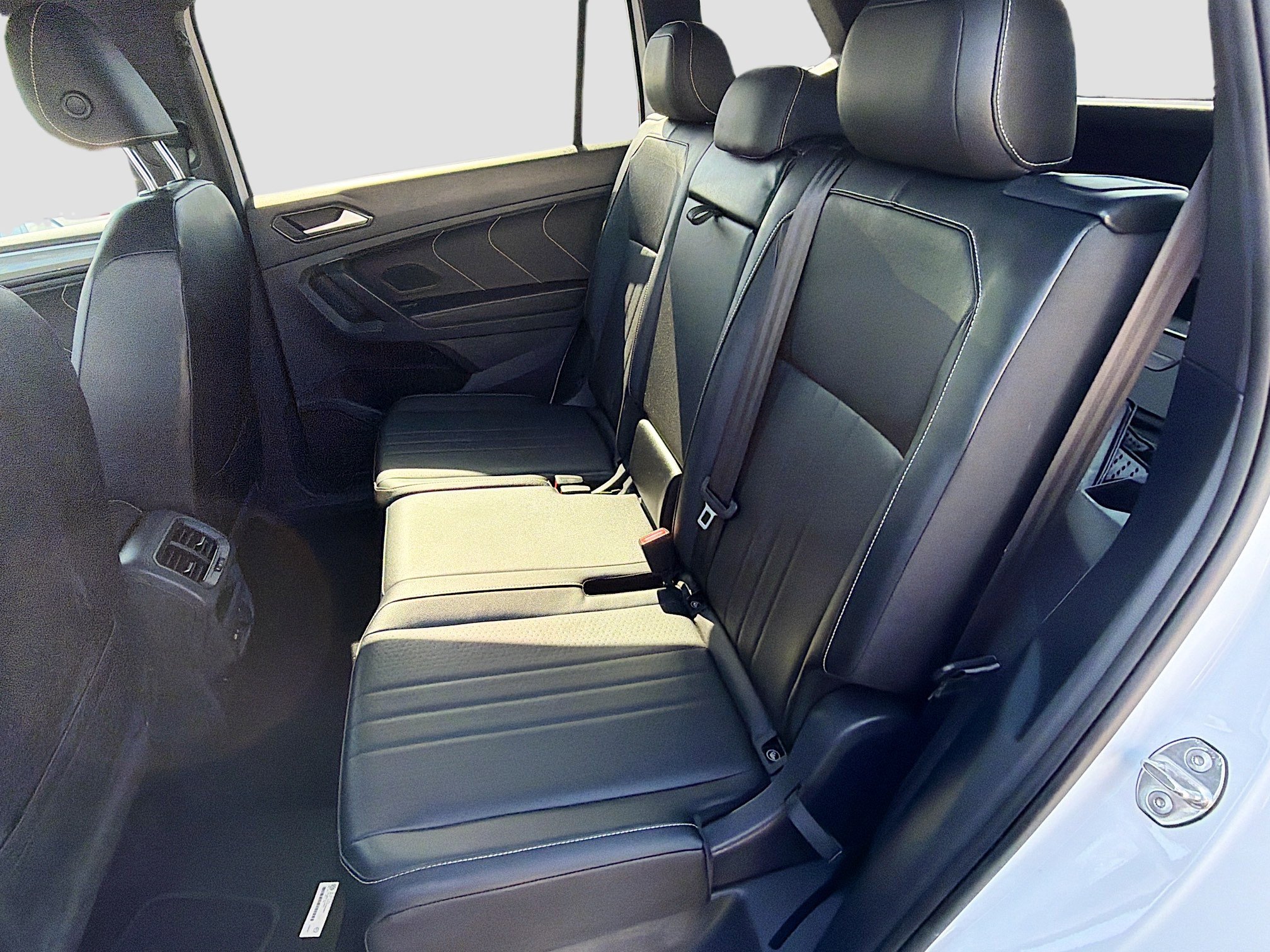 Used 2023 Volkswagen Tiguan SE R-Line image 20