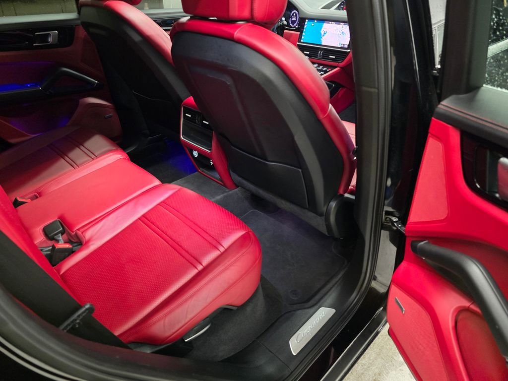 Used 2021 Porsche Cayenne S image 25