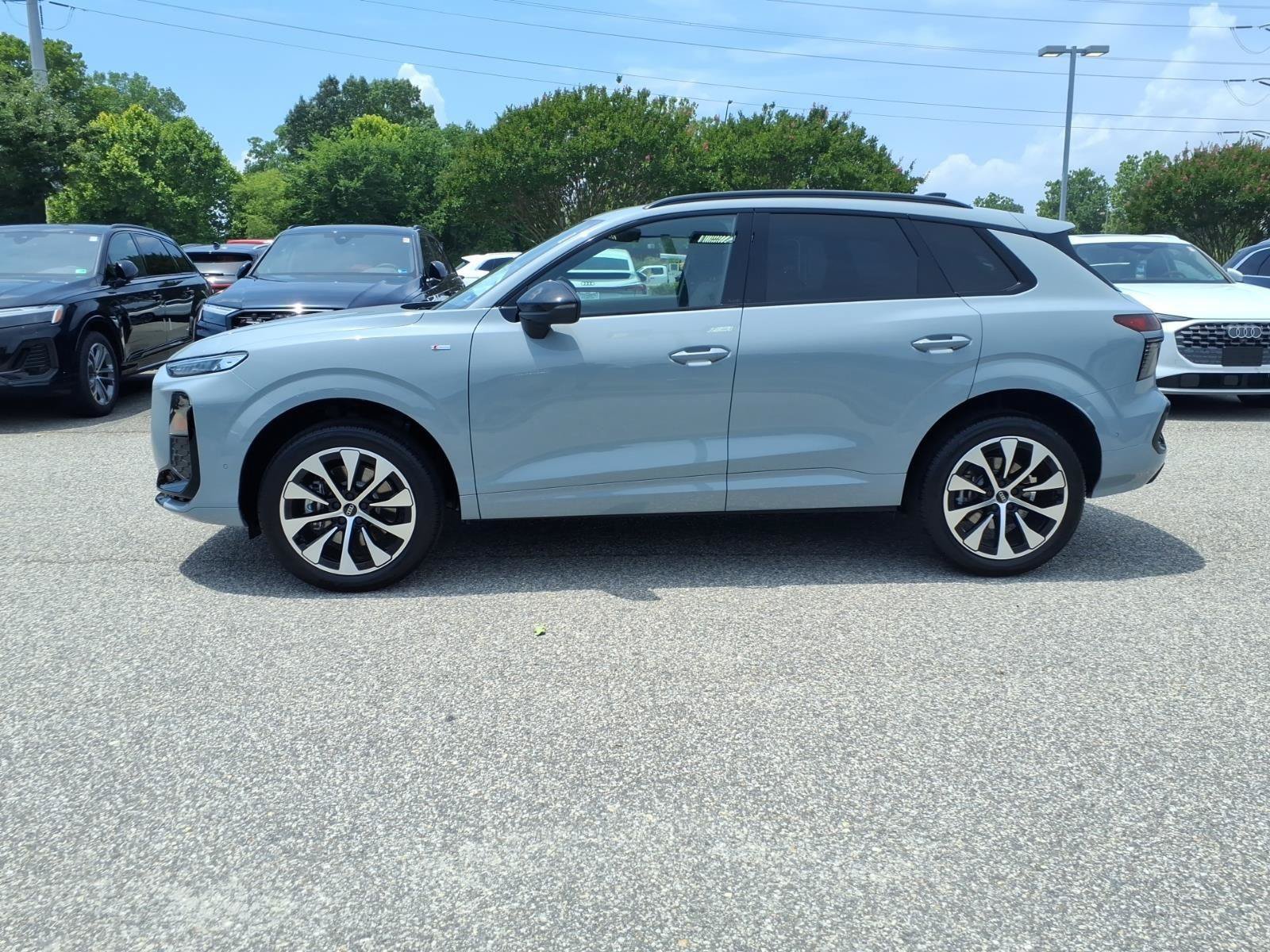 New 2026 Audi Q3 quattro 2.0T w/ Technology Package AWD/4WD image 9