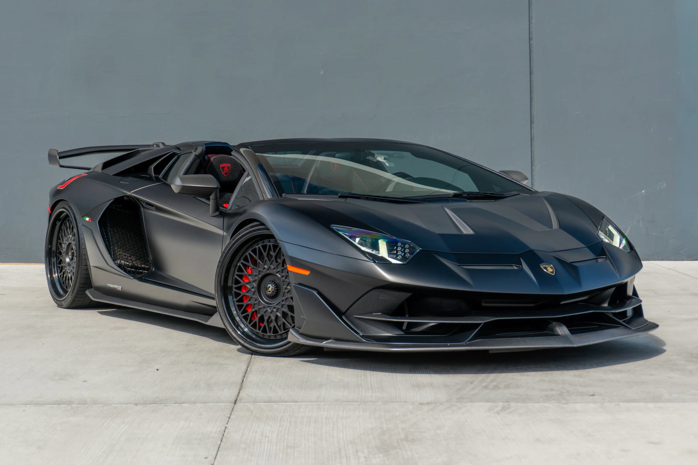 Used 2020 Lamborghini Aventador SVJ AWD/4WD image 6