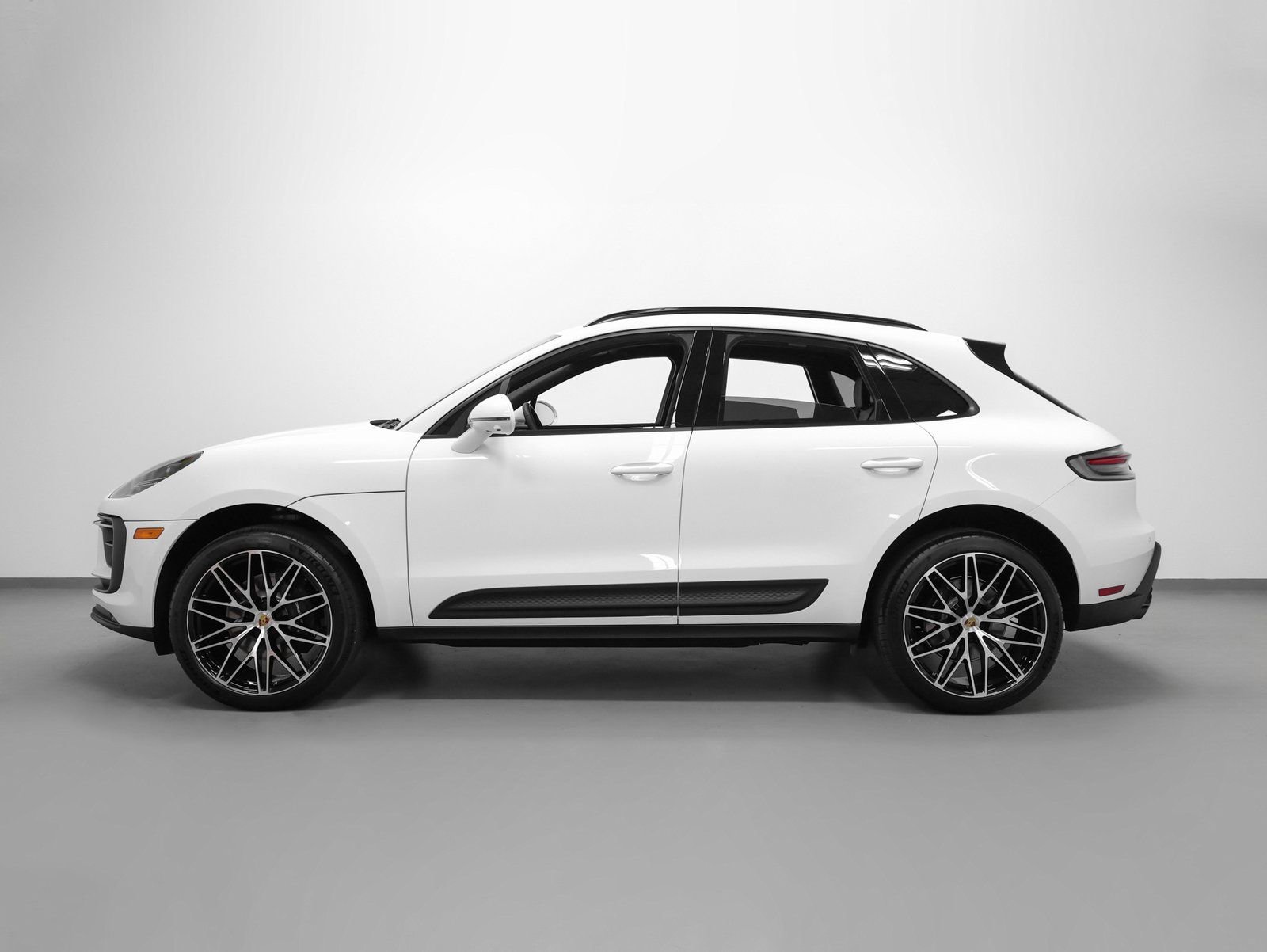 Certified 2026 Porsche Macan image 2
