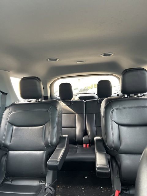 Used 2023 Ford Explorer XLT w/ Equipment Group 202A AWD/4WD image 23
