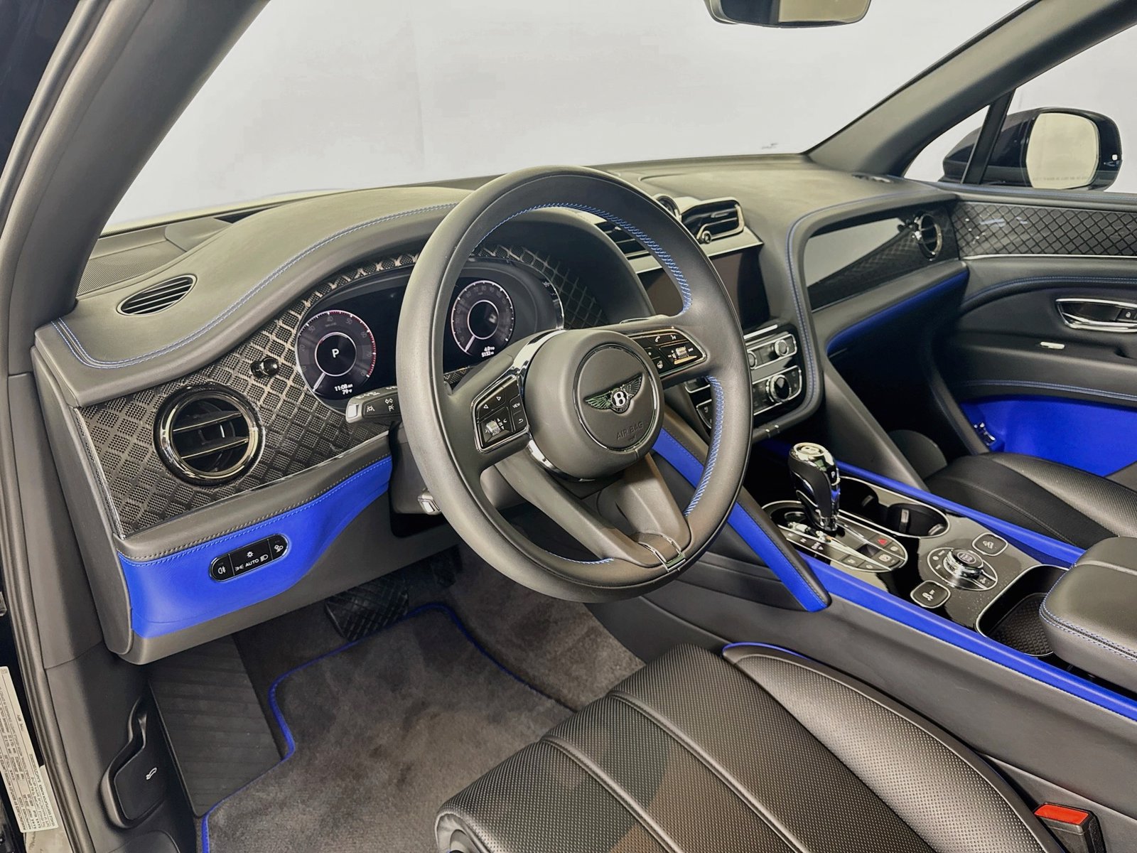 Certified 2025 Bentley Bentayga AWD/4WD image 12