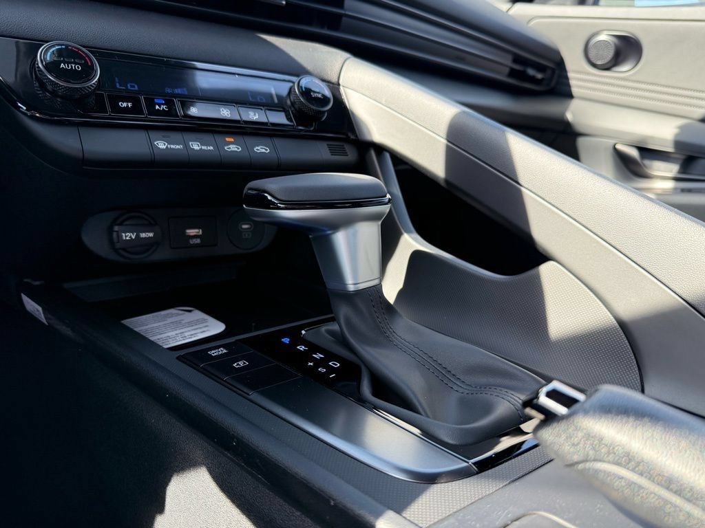 Certified 2025 Hyundai Elantra Sport FWD image 18
