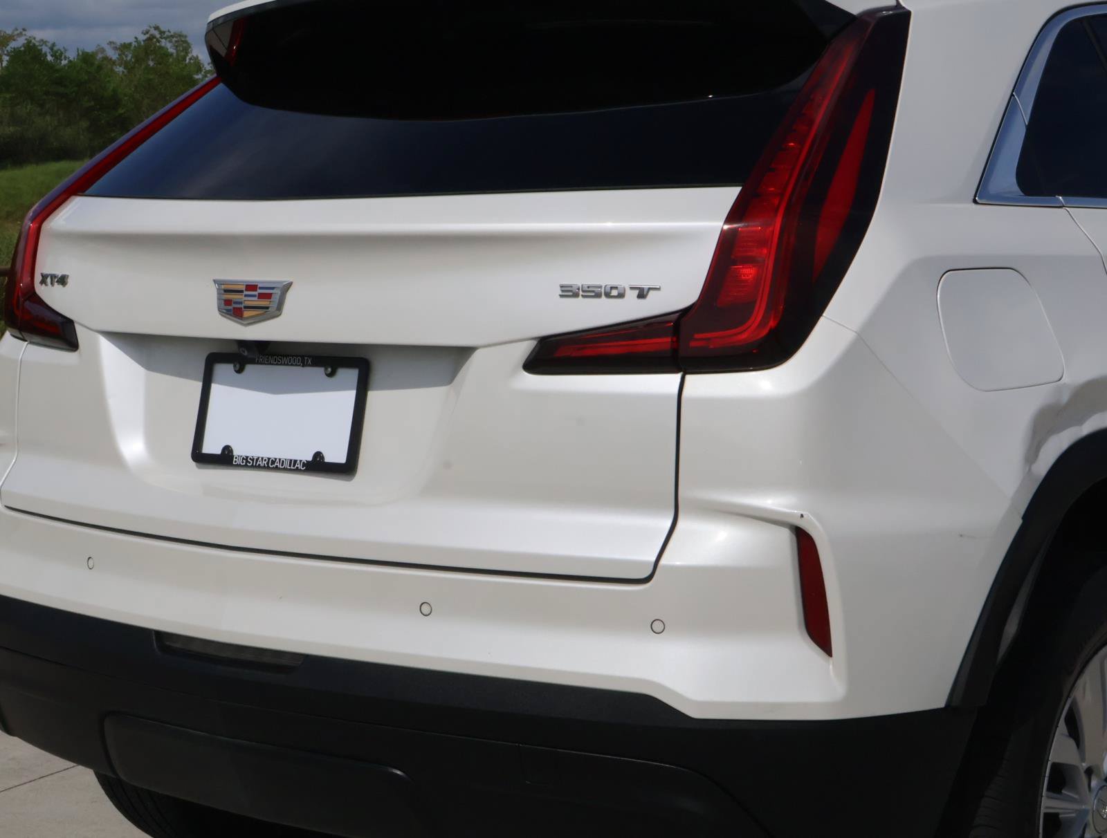 Certified 2024 Cadillac XT4 Luxury w/ Cold Weather Package FWD image 8