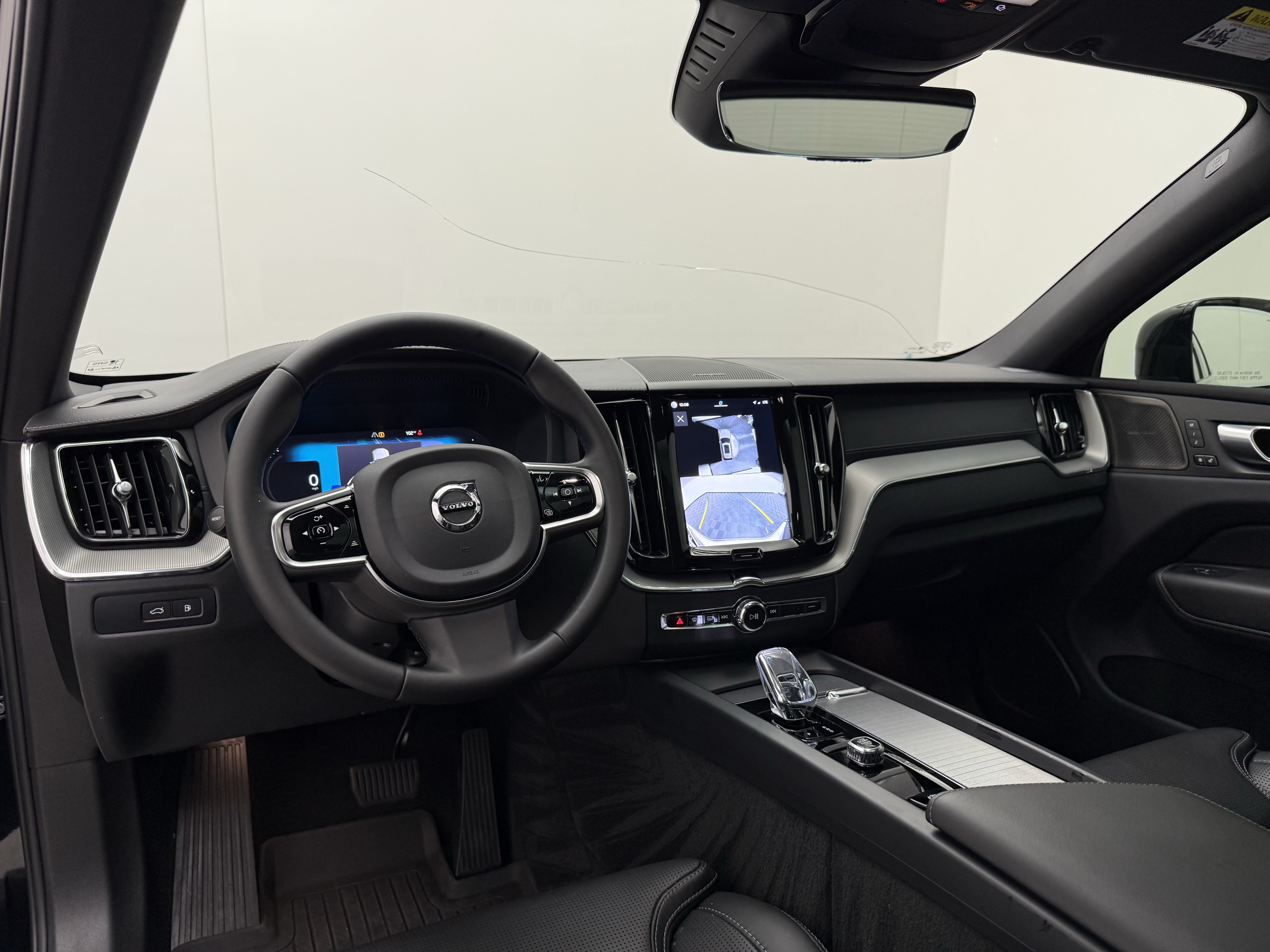 Certified 2024 Volvo XC60 T8 Ultimate w/ Protection Package Premier AWD/4WD image 20