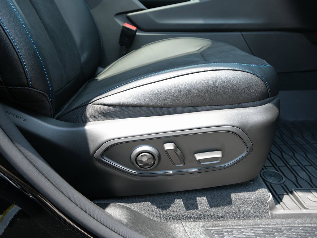 Used 2024 Jeep Grand Cherokee Trailhawk w/ Luxury Tech Group III image 39