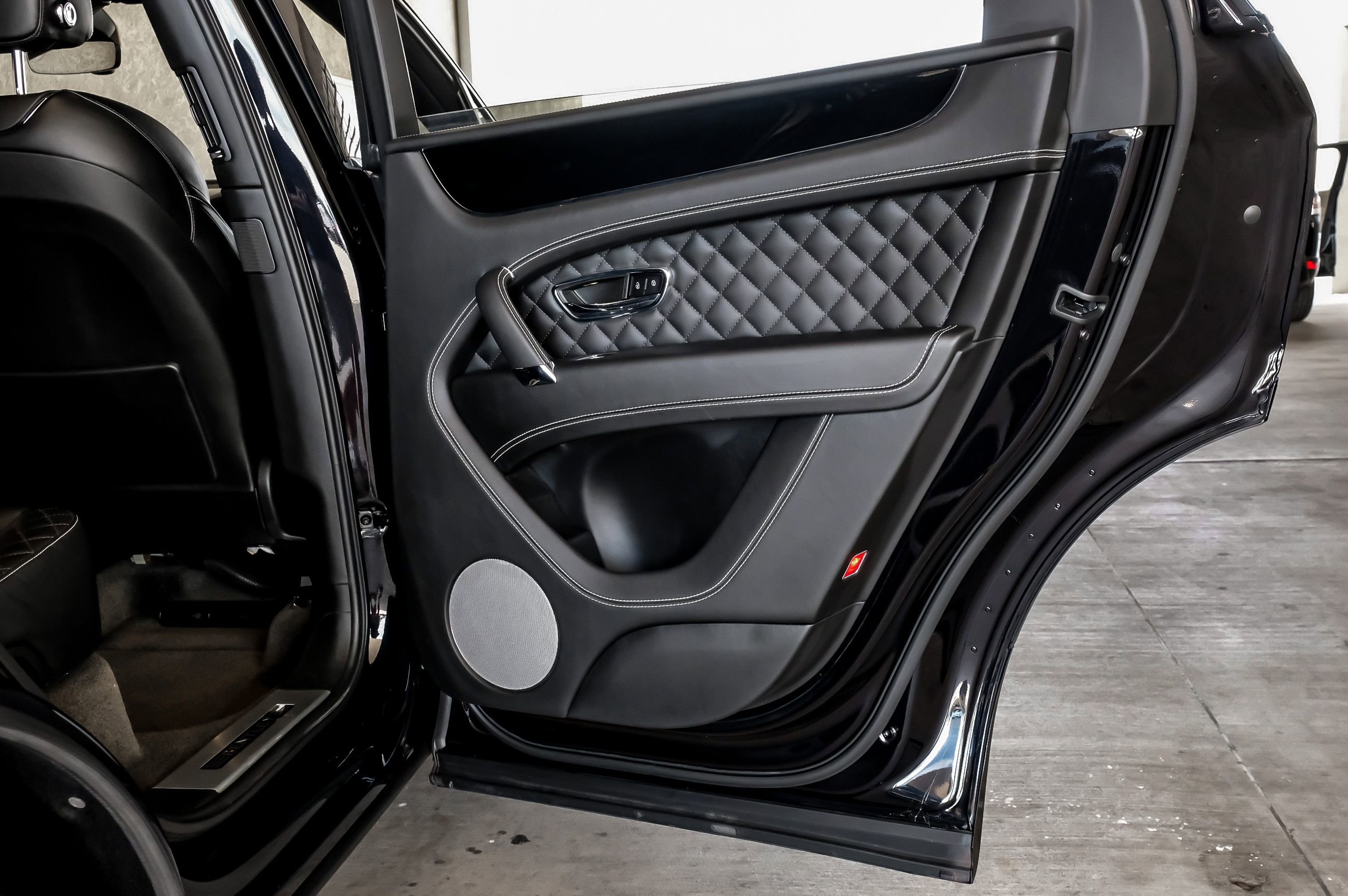 Used 2017 Bentley Bentayga image 50