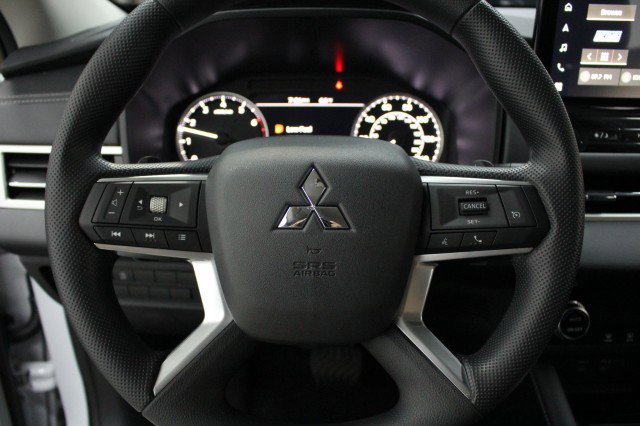 New 2026 Mitsubishi Outlander ES image 8