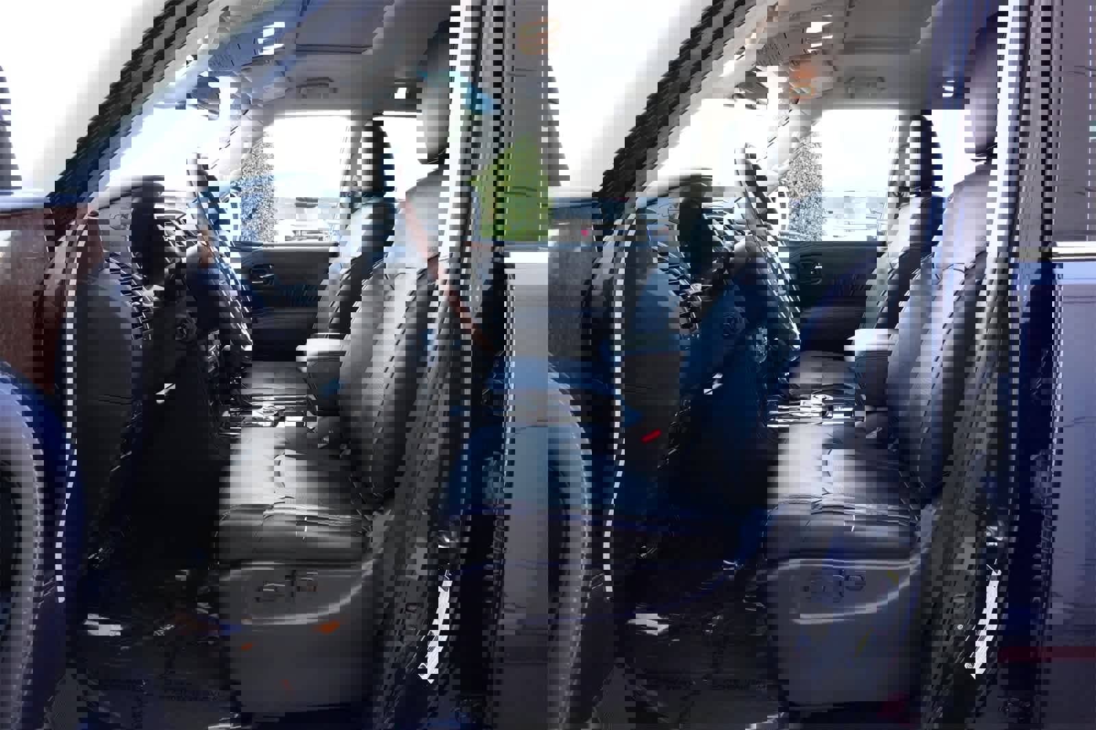 Used 2017 INFINITI QX80 2WD w/ Driver Assistance Package image 17