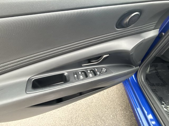 Certified 2025 Hyundai Elantra Sport FWD image 13