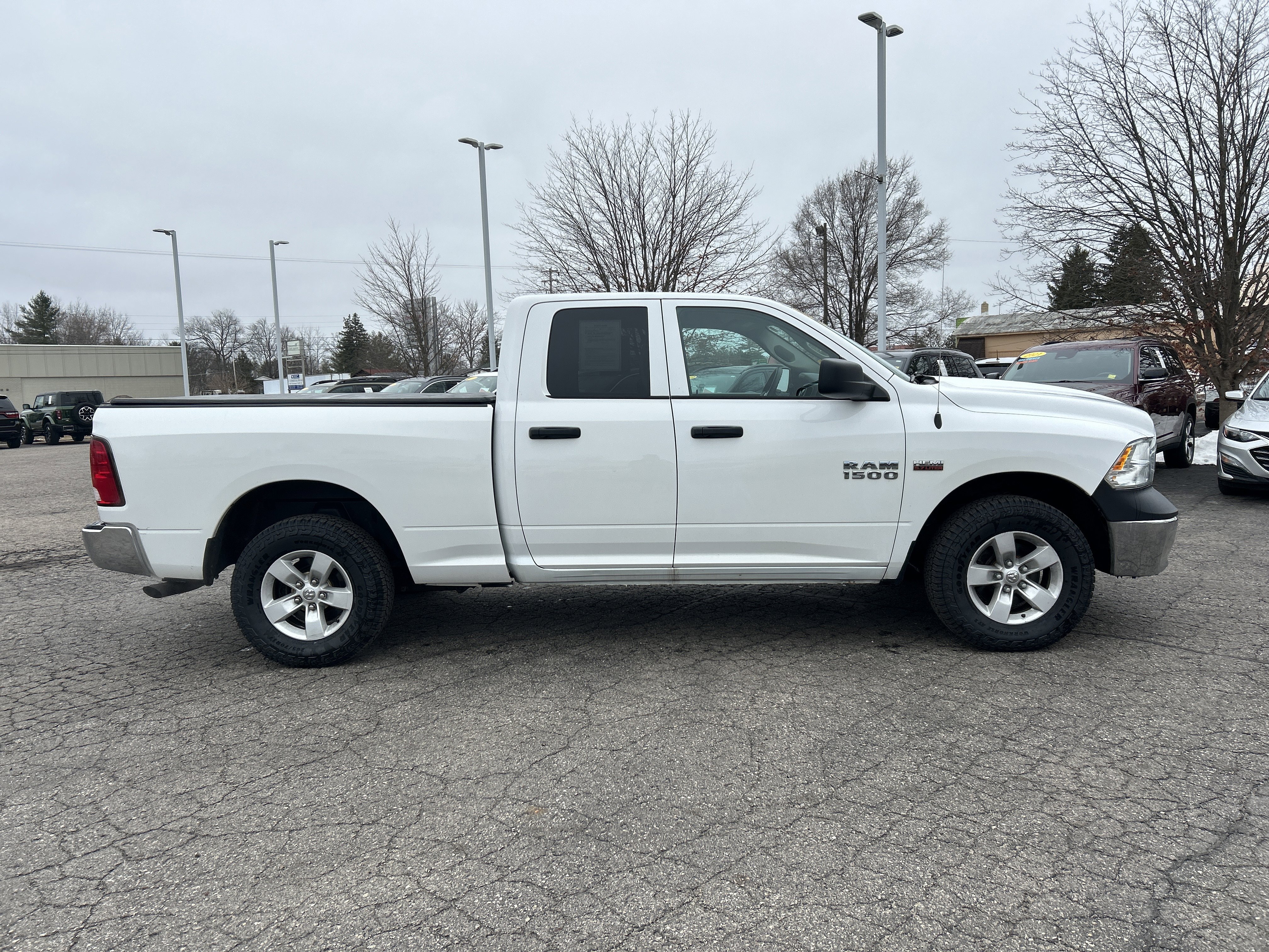 Used 2018 RAM 1500 ST w/ SXT Appearance Group AWD/4WD image 2
