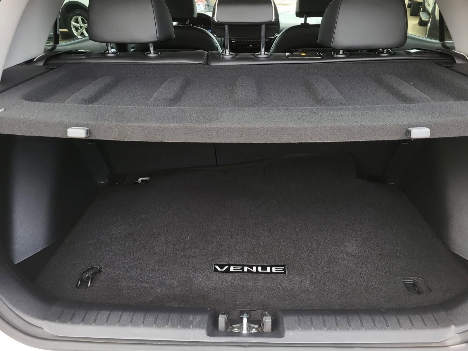 Certified 2024 Hyundai Venue Limited FWD image 9