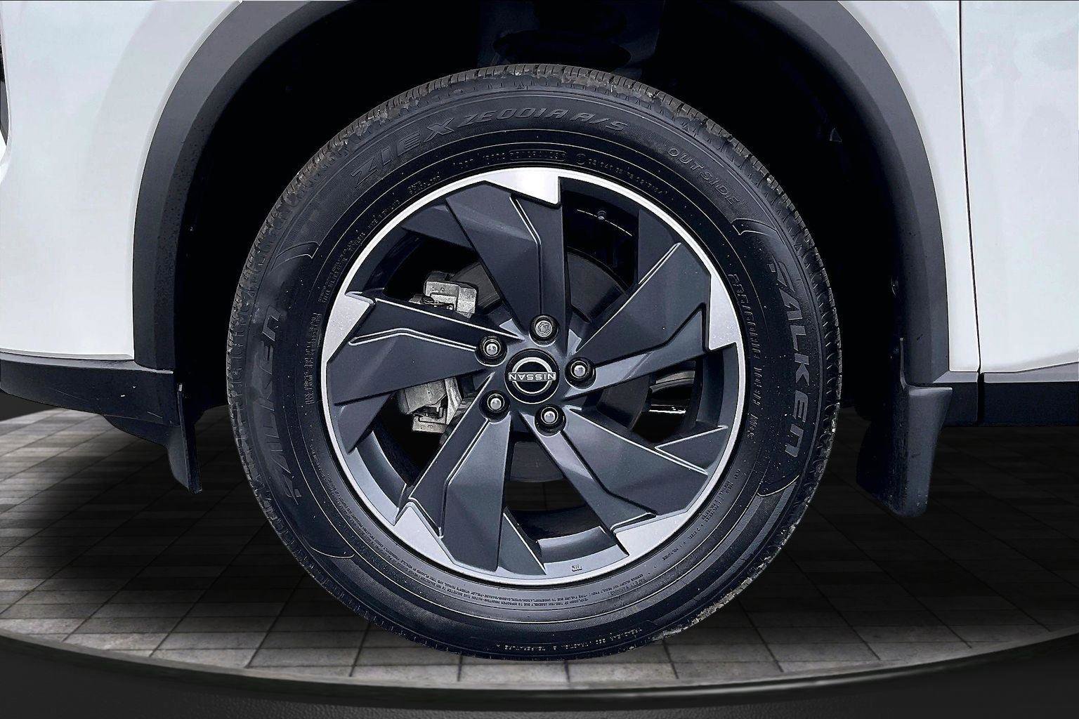 Certified 2024 Nissan Rogue SV w/ SV Premium Package FWD image 10