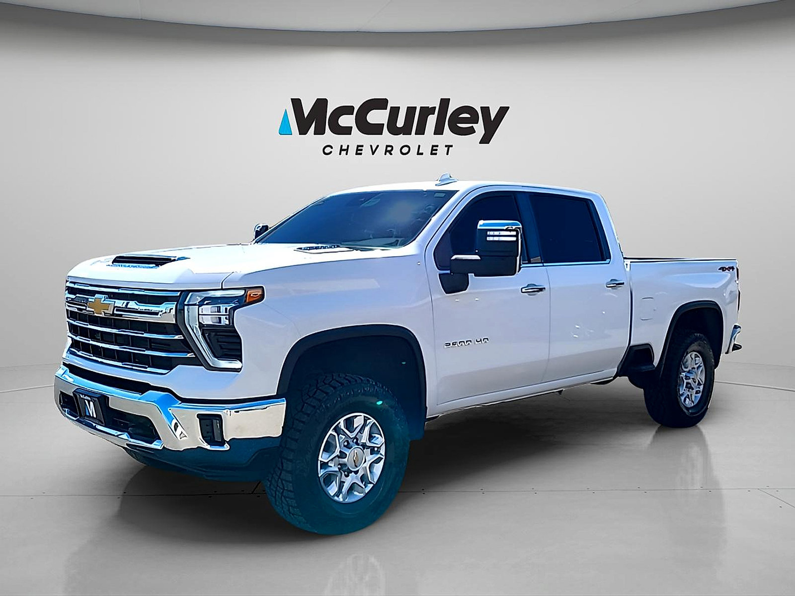 Used 2024 Chevrolet Silverado 2500 LTZ AWD/4WD image 3