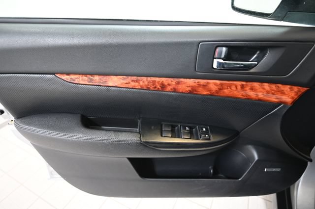 Used 2012 Subaru Outback 2.5i Limited w/ Moonroof Pkg AWD/4WD image 18