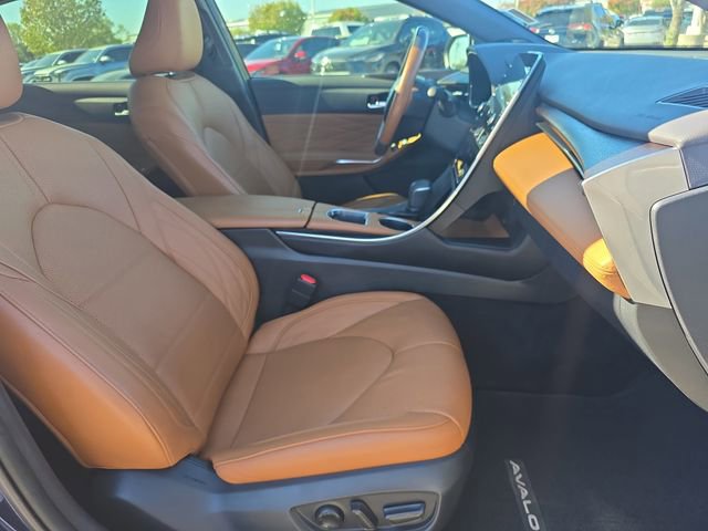 Used 2019 Toyota Avalon Limited image 10