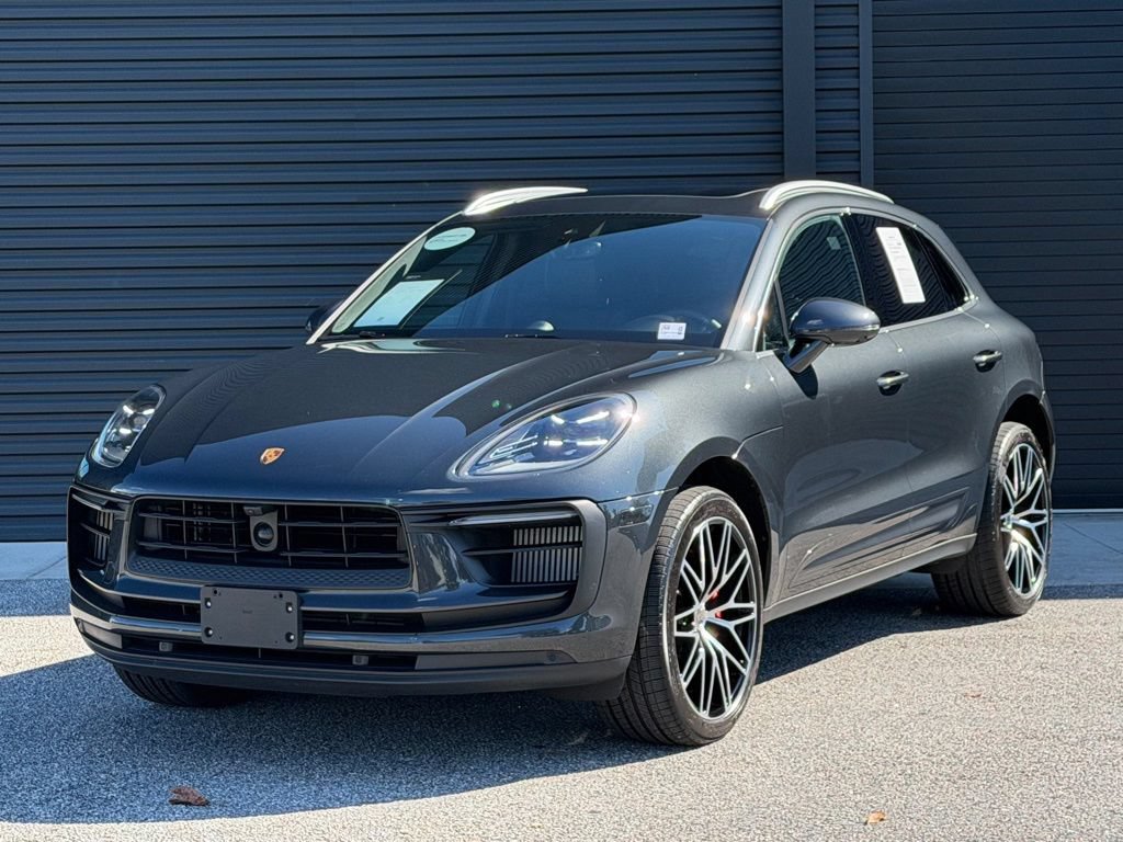 Certified 2025 Porsche Macan S AWD/4WD image 1