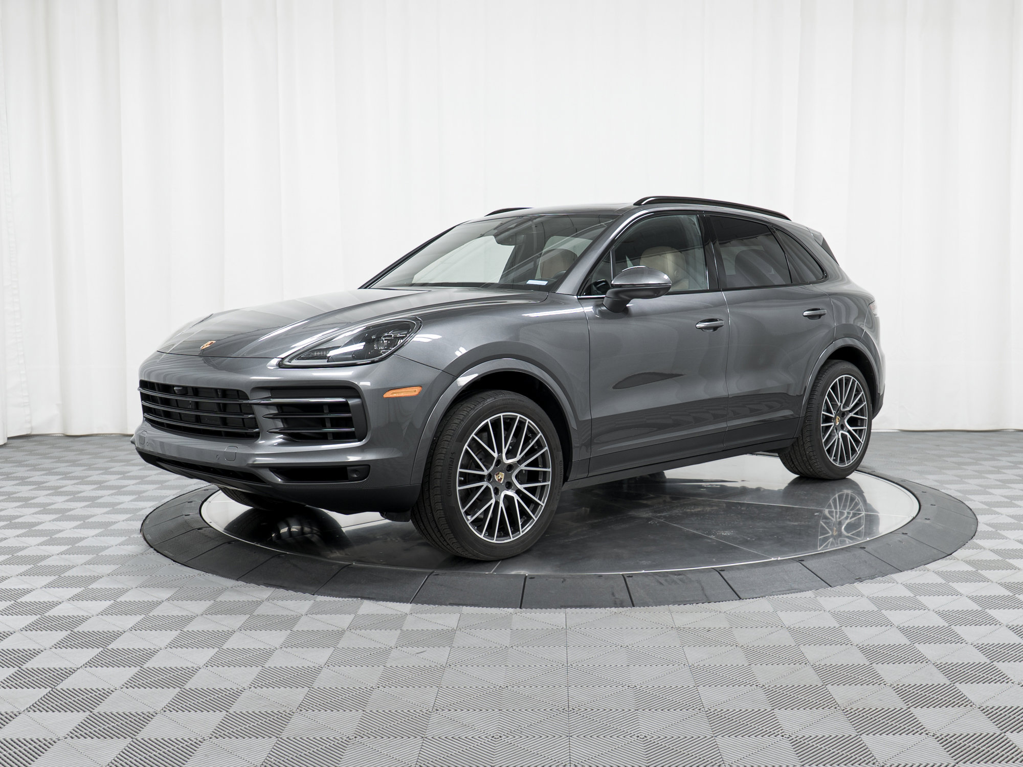 Certified 2023 Porsche Cayenne image 1