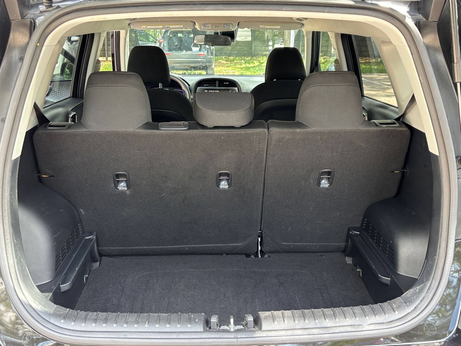 Used 2025 Kia Soul LX w/ LX Technology Package FWD image 28