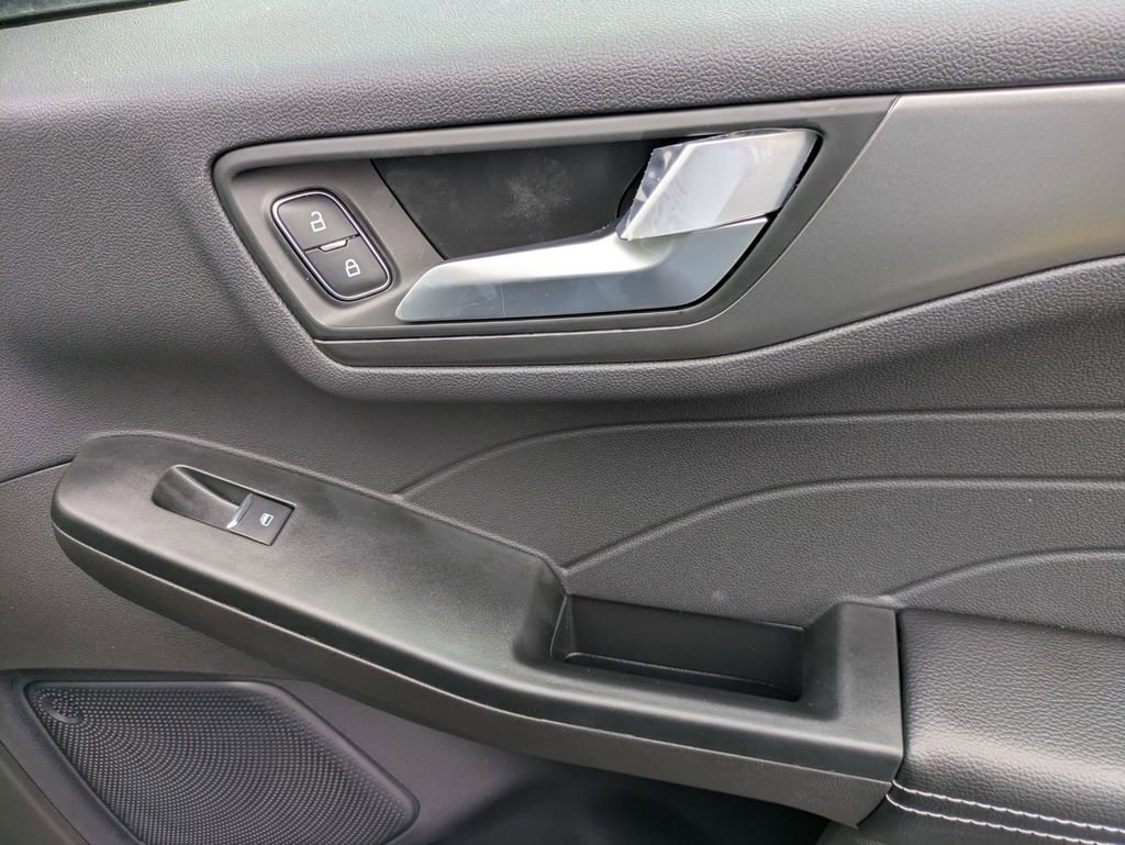 New 2024 Ford Escape SE image 47