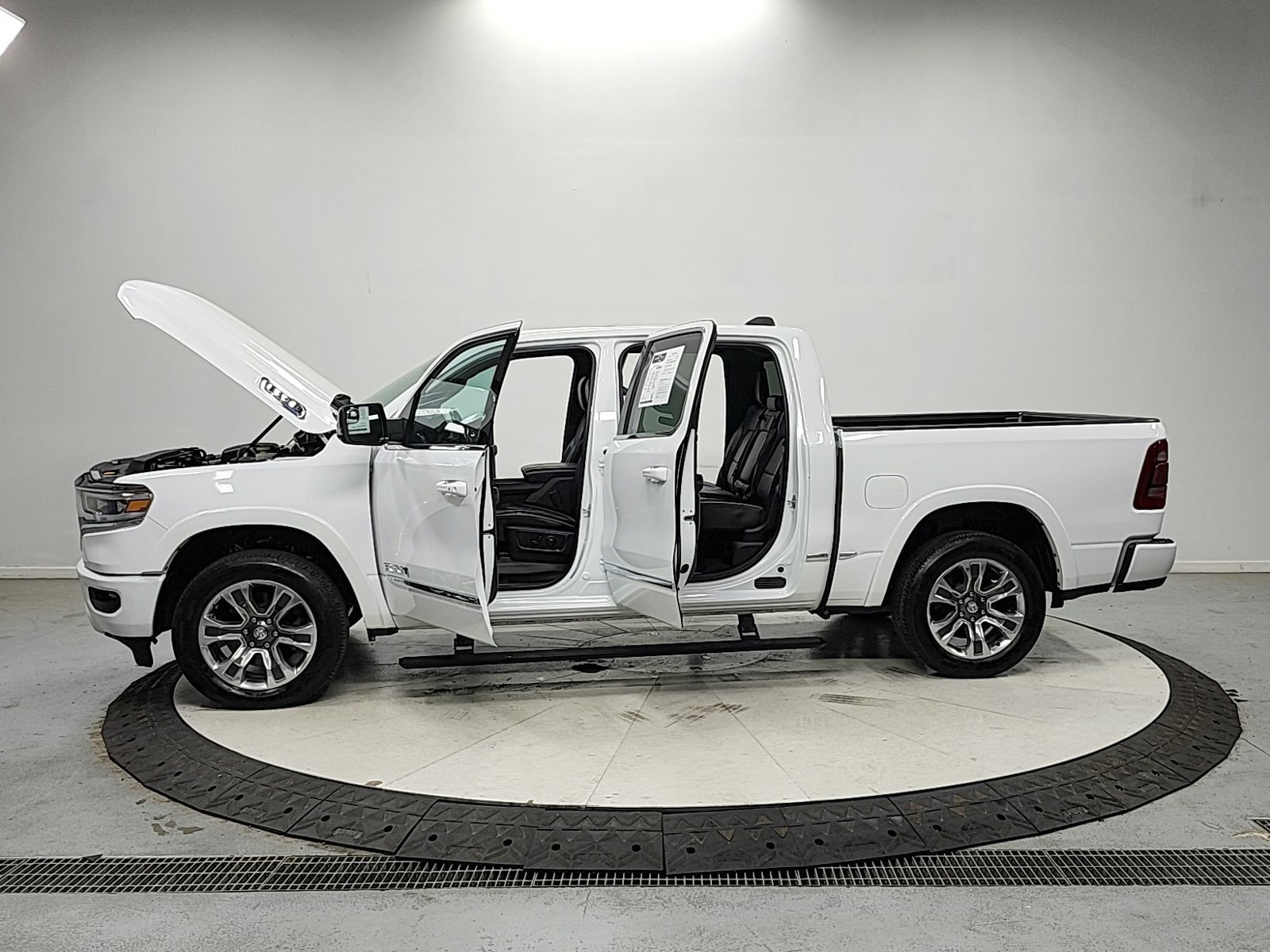 Used 2023 RAM 1500 Limited w/ Body Color Bumper Group AWD/4WD image 21
