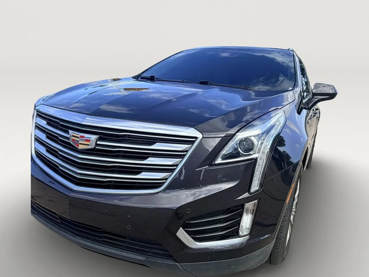 Used 2017 Cadillac XT5 Luxury w/ Driver Awareness Package FWD image 4