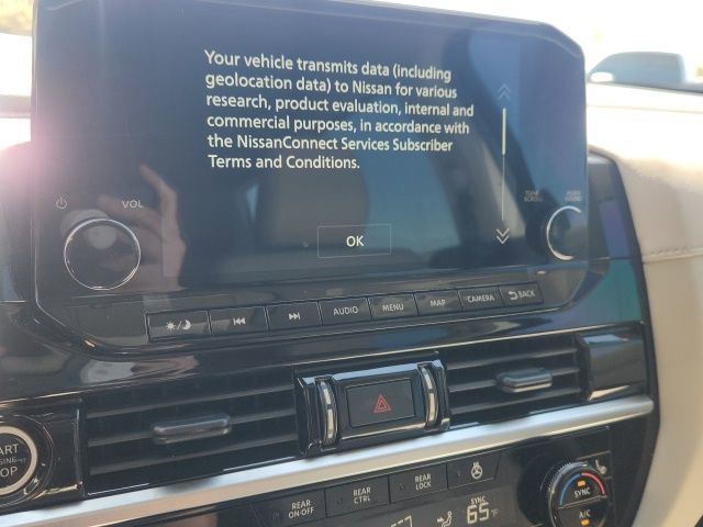 Used 2024 Nissan Pathfinder SL w/ Black Appearance Package image 42
